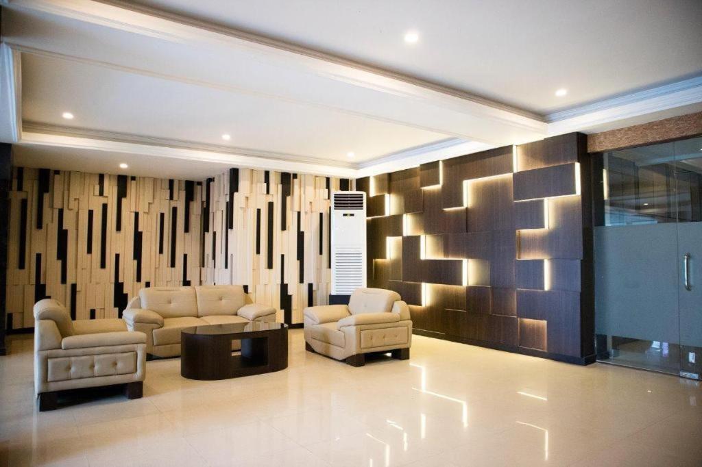 Karlita Hotel Tegal Exterior foto