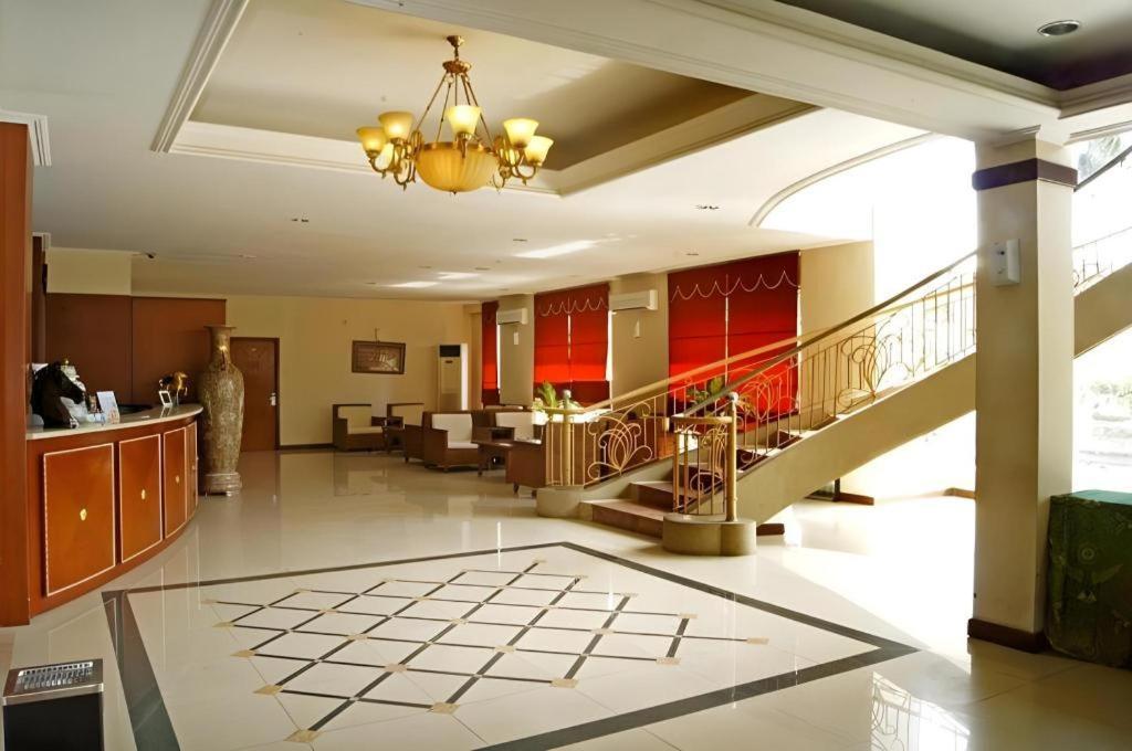 Karlita Hotel Tegal Exterior foto