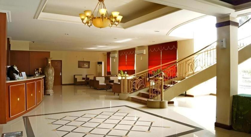 Karlita Hotel Tegal Exterior foto