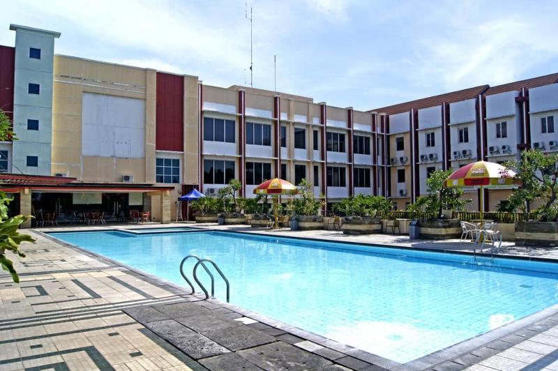 Karlita Hotel Tegal Exterior foto